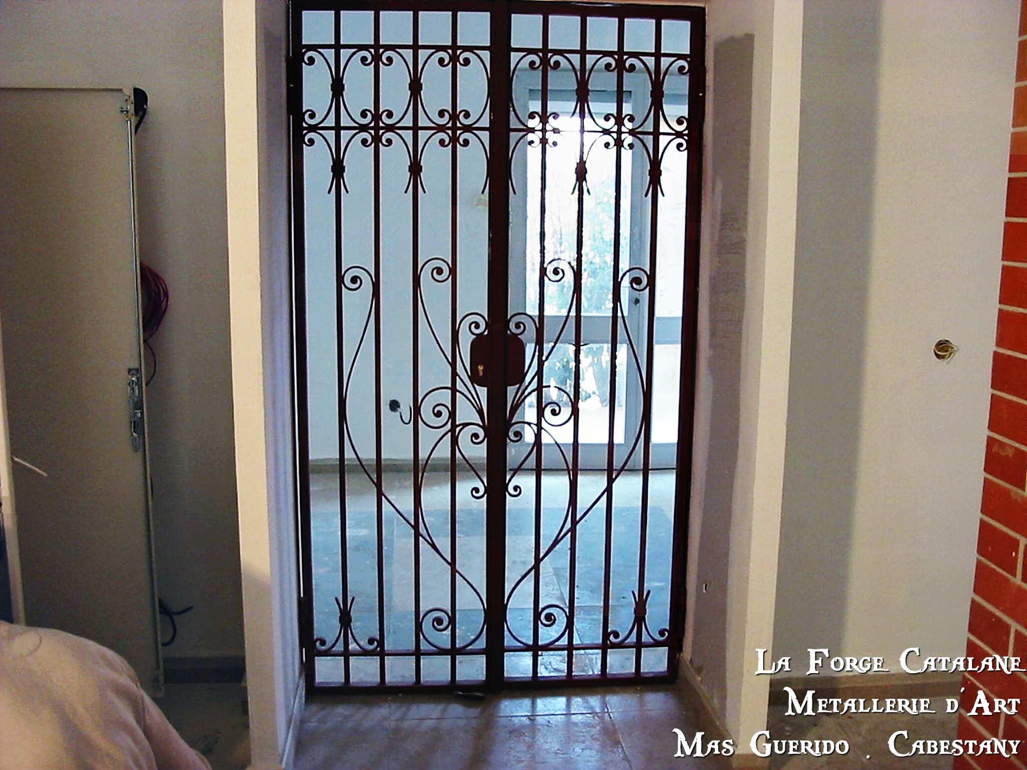 grille articulee volutes la lagune saint cyprien interieur type mauresque forge catalane.jpg